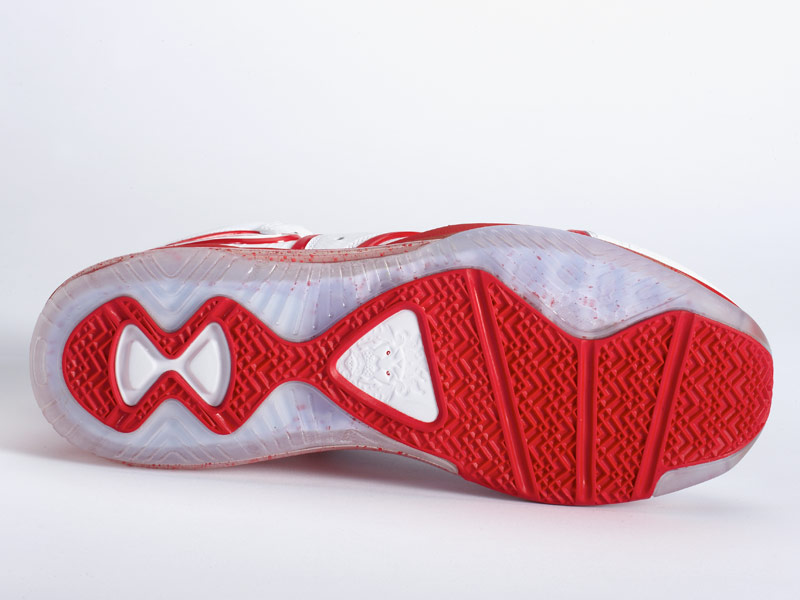 Nike-Air-Max-LeBron-8-Home-Edition-4