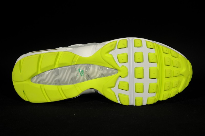 FL_Unlocked_Nike Air Max 95_Wolf Grey_Volt_White_077