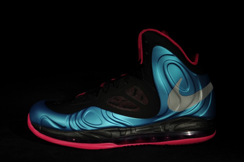 FL_Unlocked_Nike_Hyperposite_Dynamic Blue_Fireberry_01