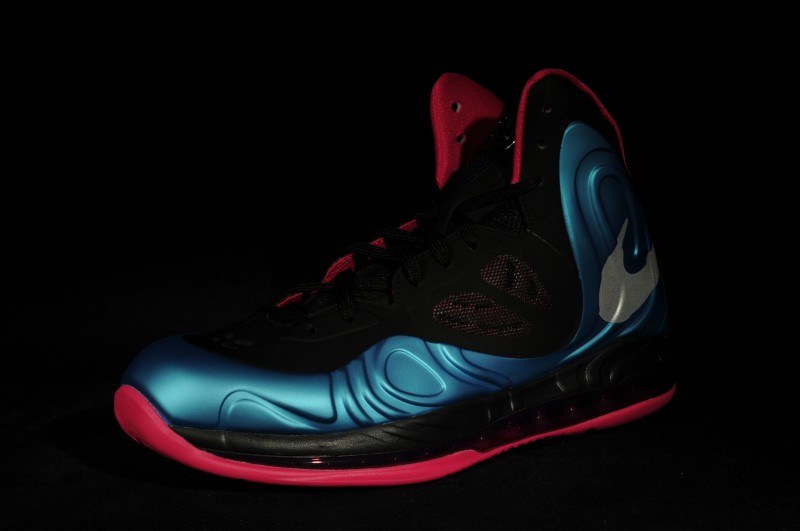 FL_Unlocked_Nike_Hyperposite_Dynamic Blue_Fireberry_02