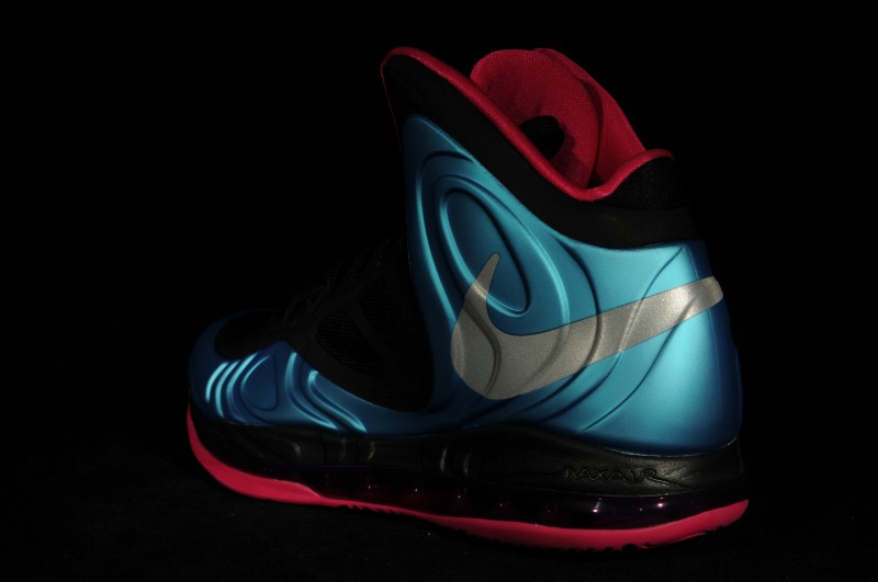FL_Unlocked_Nike_Hyperposite_Dynamic Blue_Fireberry_06