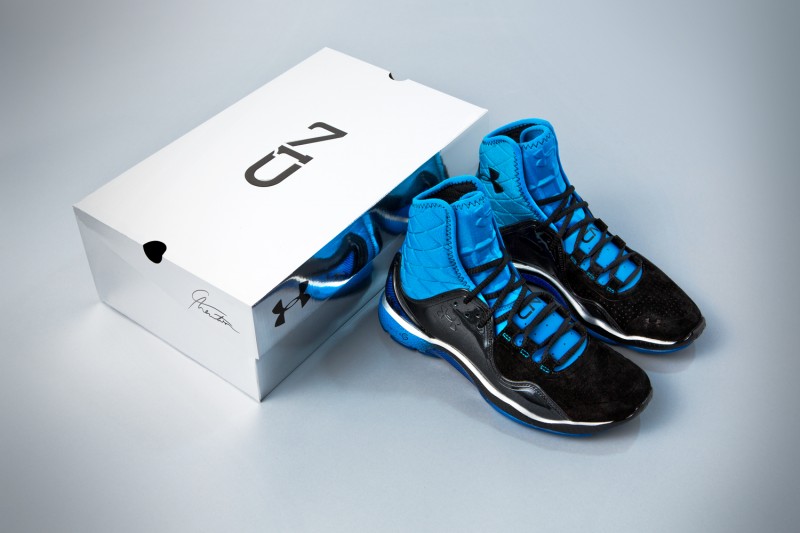 UA-Cam-Highlight-Trainer-Pair_Box_Blue-Heat_Black_Metallic-Silver