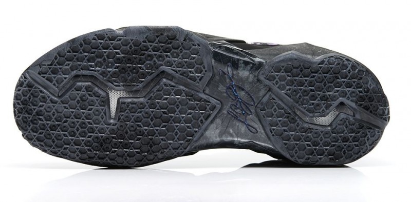 FL_Unlocked_Nike_LeBron_11_Anthracite_04