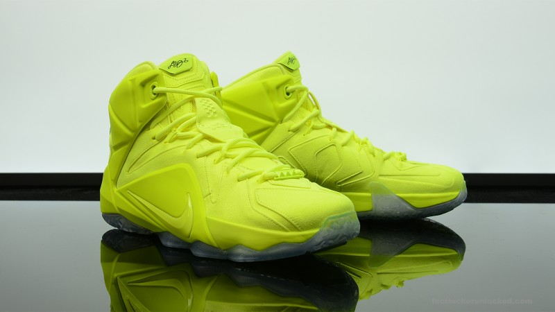 Nike LeBron 12 EXT “Tennis Ball” – Foot 