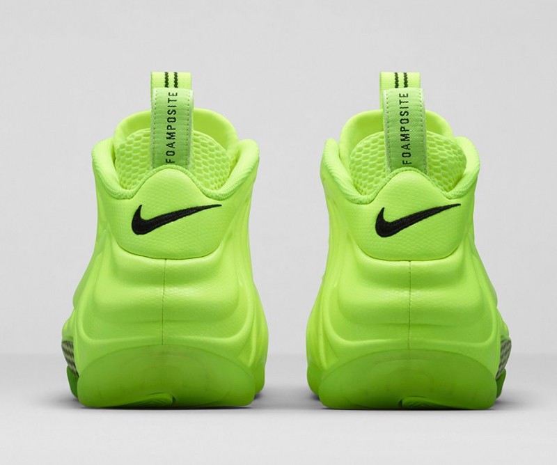 Nike Air Foamposite Pro “Volt” – Foot 